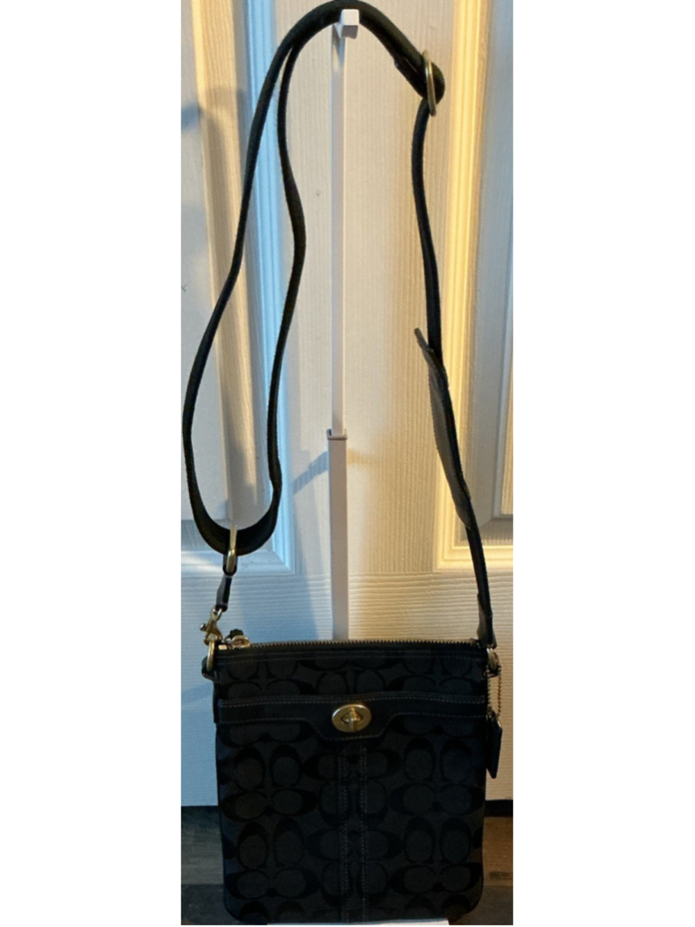 Coach Signature C Black Jacquard Turnlock Swingpack Crossbody Bag Gold Y2K
